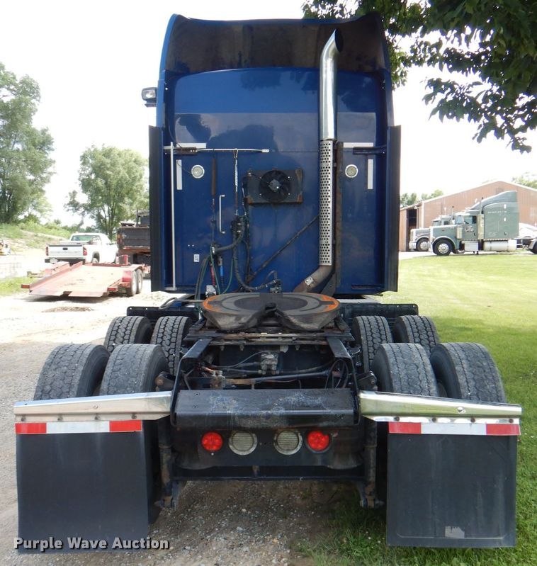 image for item JY9807 2010 Kenworth T600  semi truck