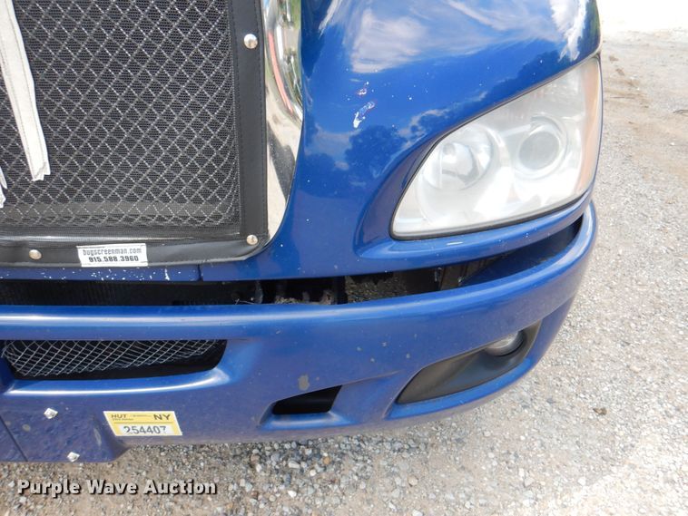 image for item JY9807 2010 Kenworth T600  semi truck