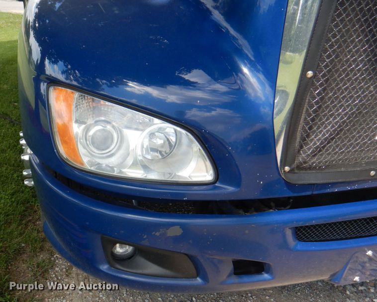 image for item JY9807 2010 Kenworth T600  semi truck