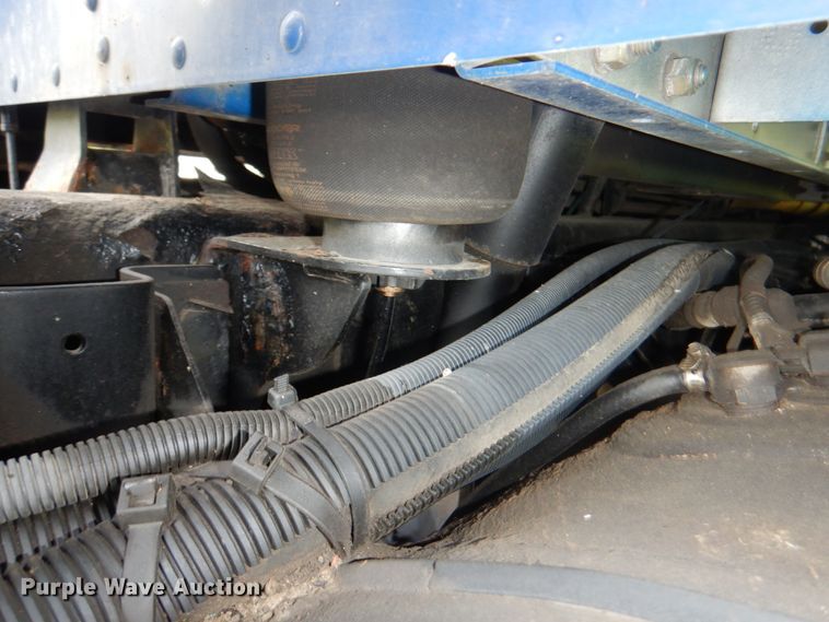 image for item JY9807 2010 Kenworth T600  semi truck