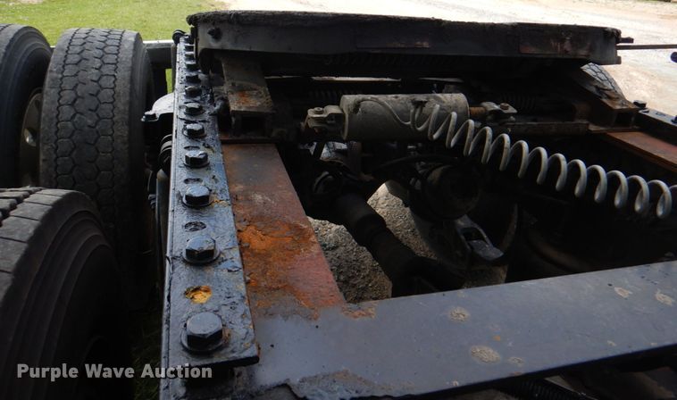 image for item JY9807 2010 Kenworth T600  semi truck