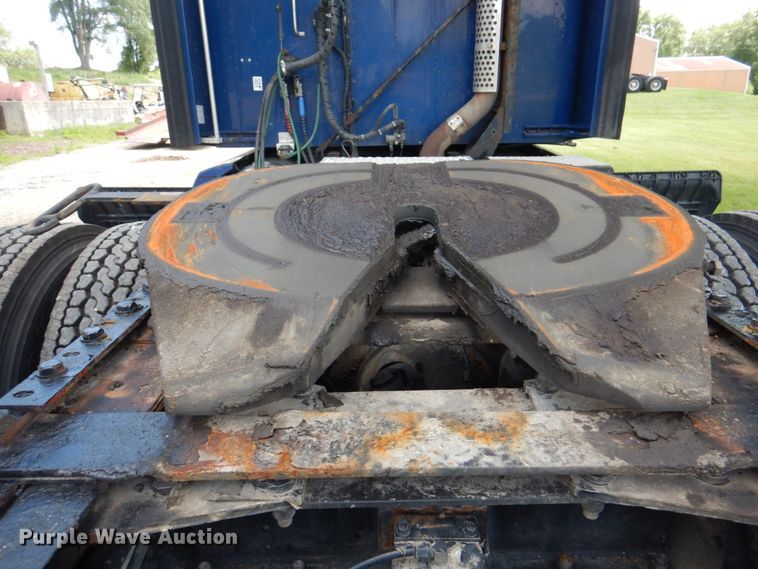 image for item JY9807 2010 Kenworth T600  semi truck