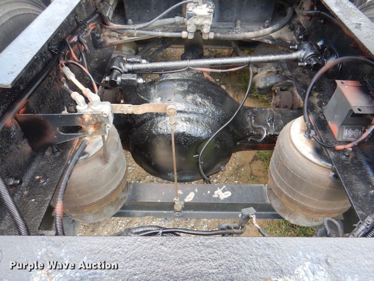 image for item JY9807 2010 Kenworth T600  semi truck