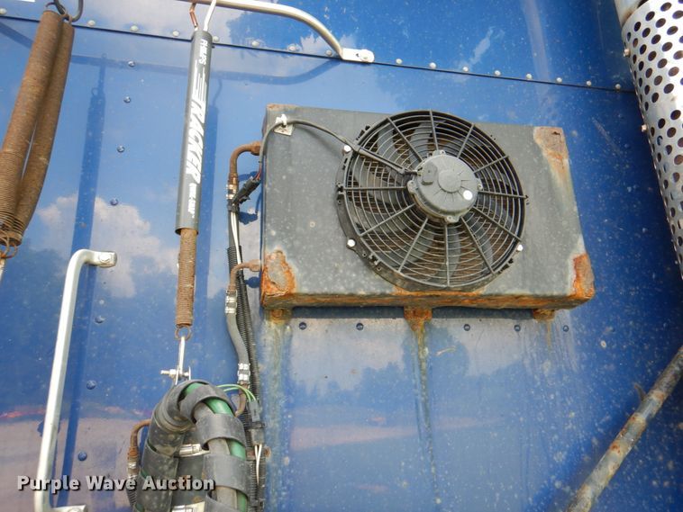 image for item JY9807 2010 Kenworth T600  semi truck