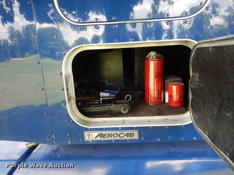 image for item JY9807 2010 Kenworth T600  semi truck