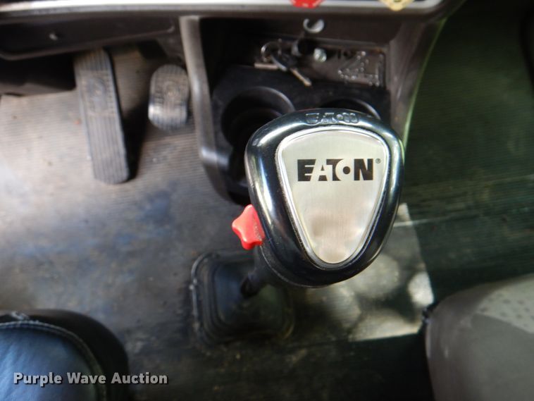 image for item JY9807 2010 Kenworth T600  semi truck