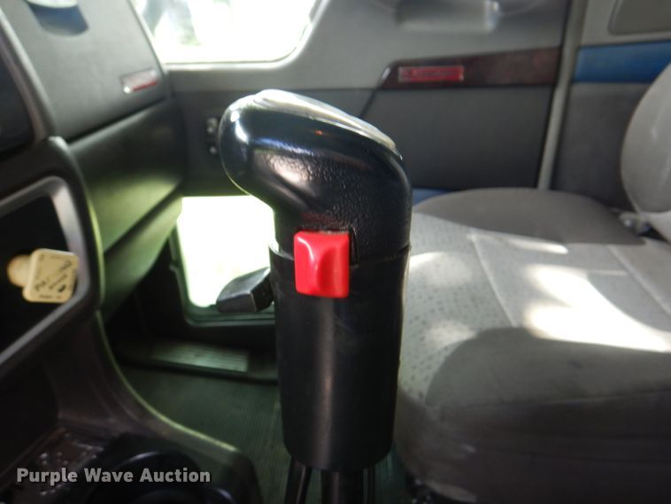 image for item JY9807 2010 Kenworth T600  semi truck