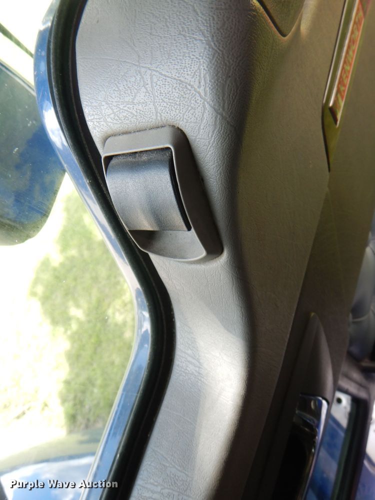 image for item JY9807 2010 Kenworth T600  semi truck