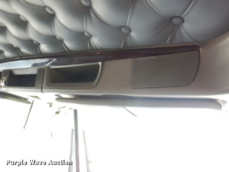 image for item JY9807 2010 Kenworth T600  semi truck