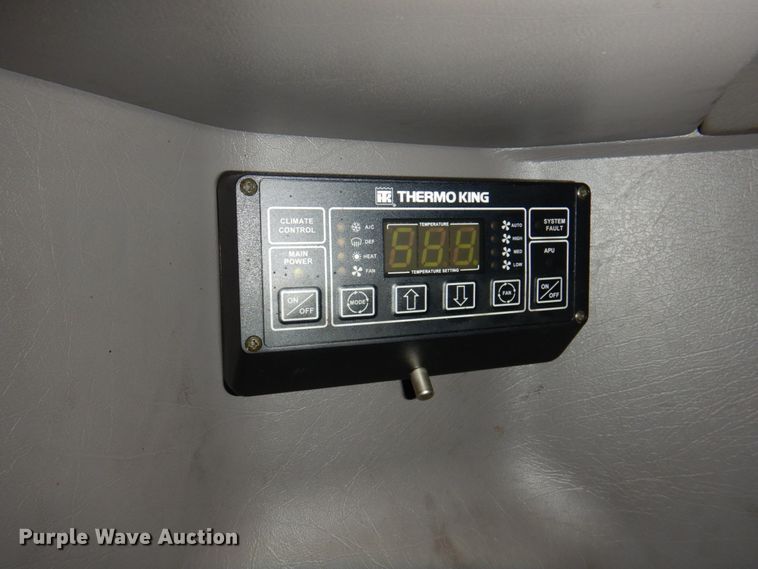 image for item JY9807 2010 Kenworth T600  semi truck