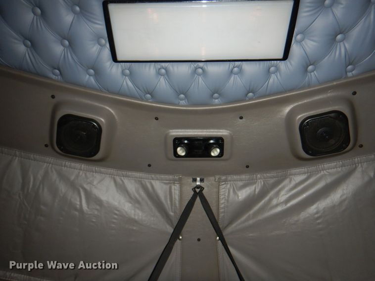 image for item JY9807 2010 Kenworth T600  semi truck