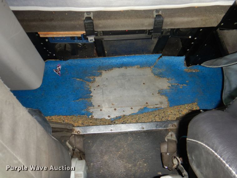 image for item JY9807 2010 Kenworth T600  semi truck