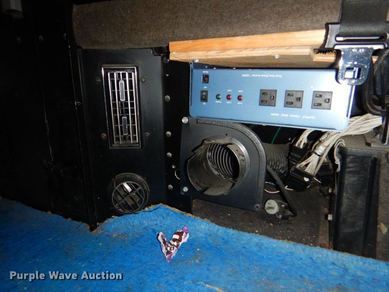 image for item JY9807 2010 Kenworth T600  semi truck