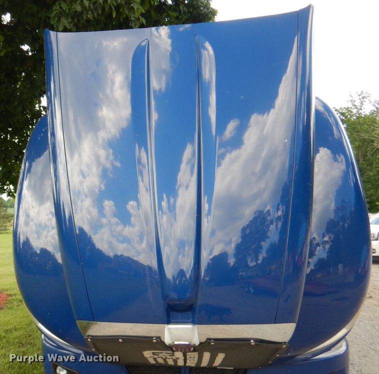 image for item JY9807 2010 Kenworth T600  semi truck