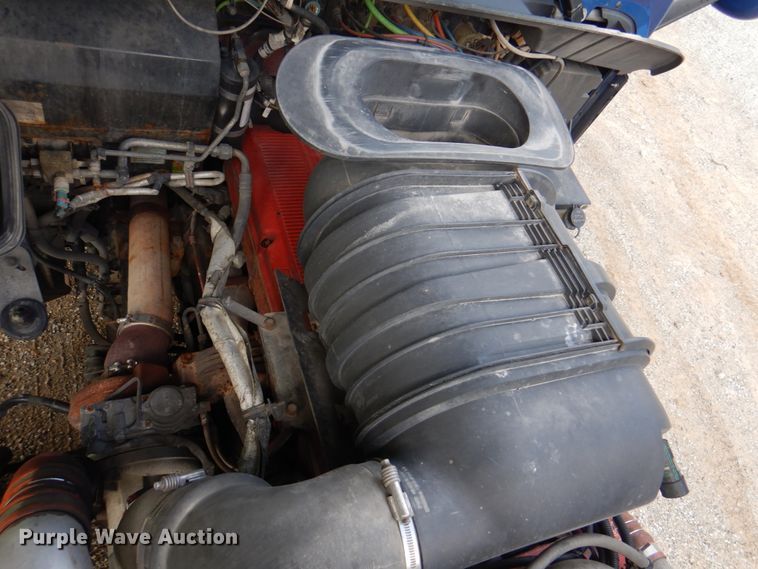 image for item JY9807 2010 Kenworth T600  semi truck