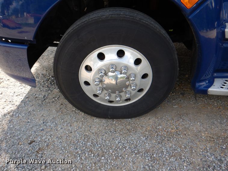 image for item JY9807 2010 Kenworth T600  semi truck