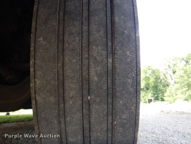 image for item JY9807 2010 Kenworth T600  semi truck