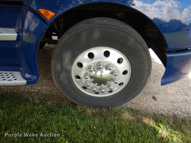 image for item JY9807 2010 Kenworth T600  semi truck