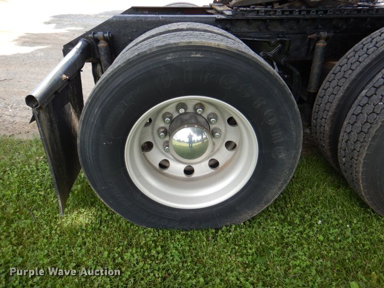 image for item JY9807 2010 Kenworth T600  semi truck