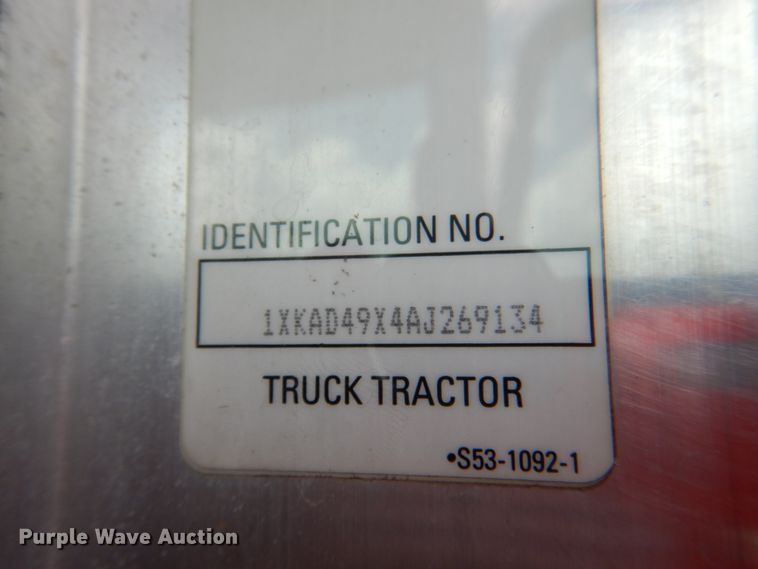 image for item JY9807 2010 Kenworth T600  semi truck