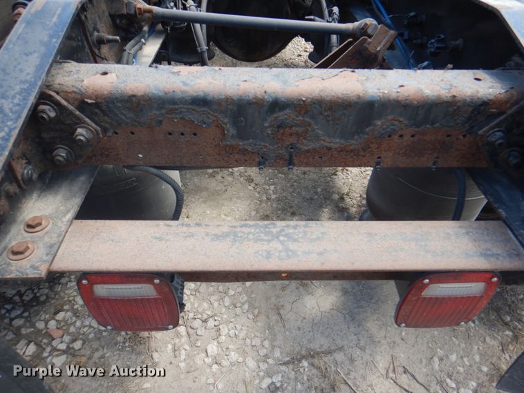 image for item JY9835 2014 Freightliner Cascadia 125  semi truck