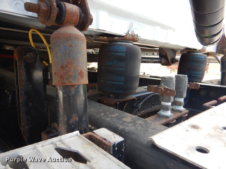 image for item JY9835 2014 Freightliner Cascadia 125  semi truck