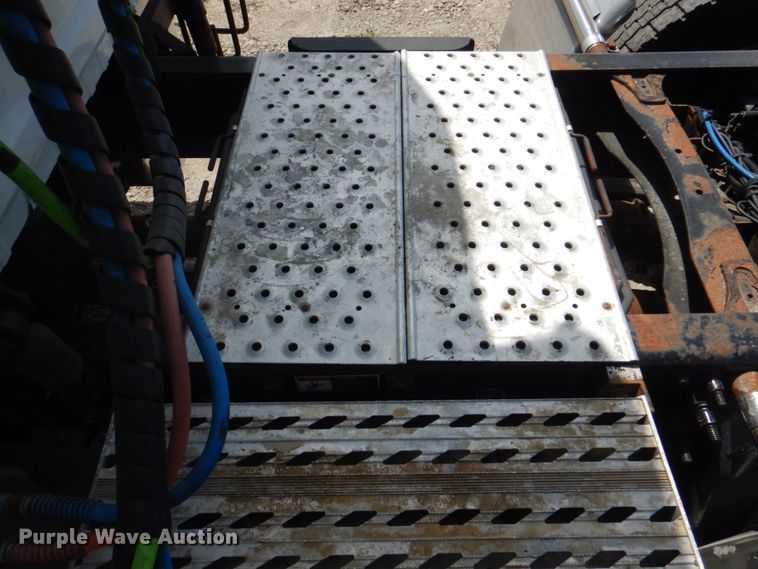 image for item JY9835 2014 Freightliner Cascadia 125  semi truck