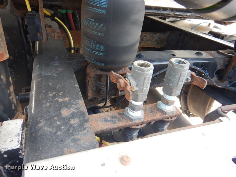 image for item JY9835 2014 Freightliner Cascadia 125  semi truck