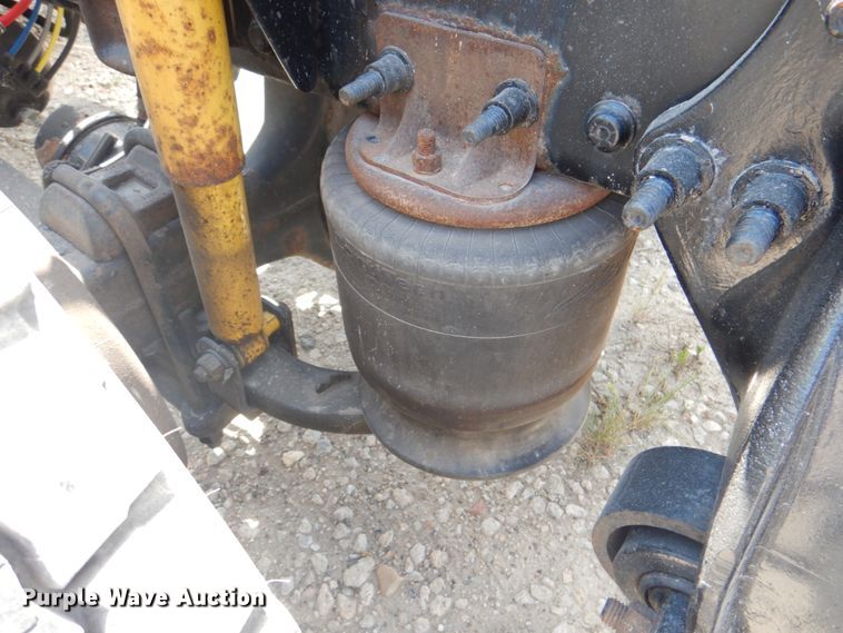 image for item JY9835 2014 Freightliner Cascadia 125  semi truck