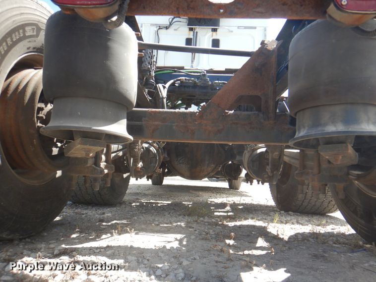 image for item JY9835 2014 Freightliner Cascadia 125  semi truck