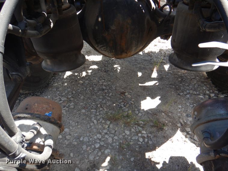 image for item JY9835 2014 Freightliner Cascadia 125  semi truck