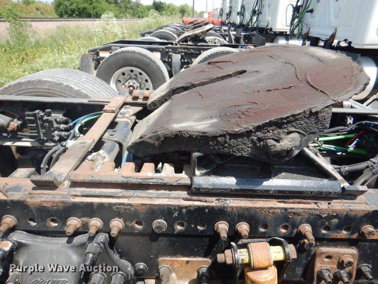 image for item JY9835 2014 Freightliner Cascadia 125  semi truck