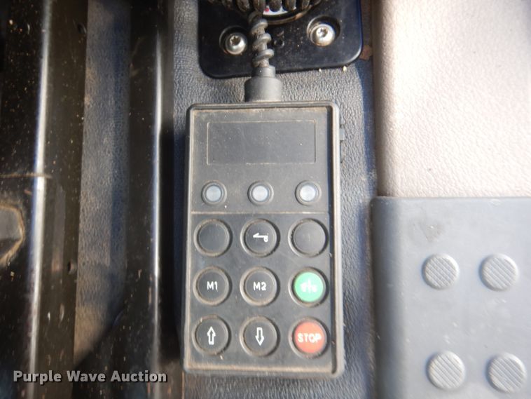 image for item JY9835 2014 Freightliner Cascadia 125  semi truck