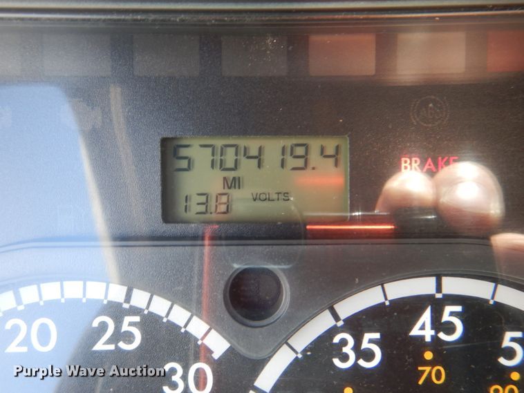 image for item JY9835 2014 Freightliner Cascadia 125  semi truck