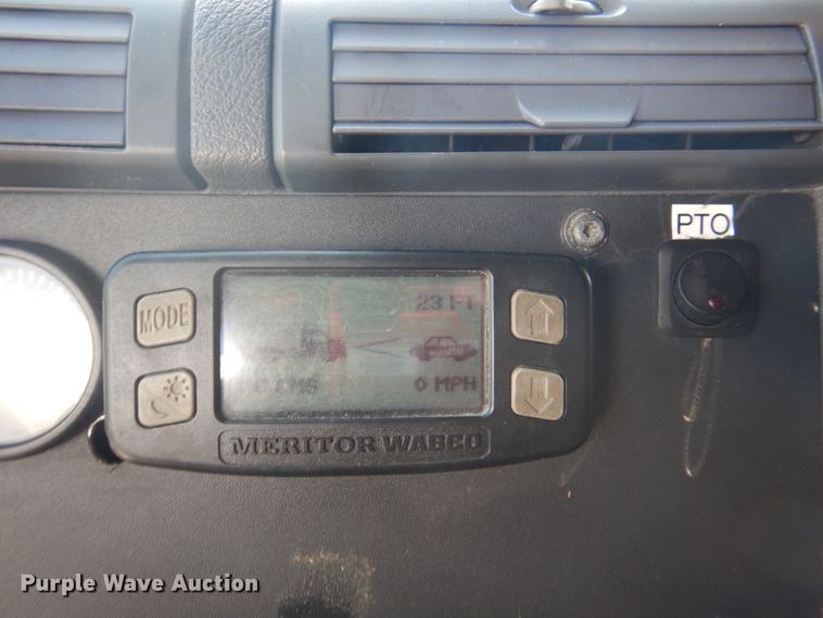 image for item JY9835 2014 Freightliner Cascadia 125  semi truck