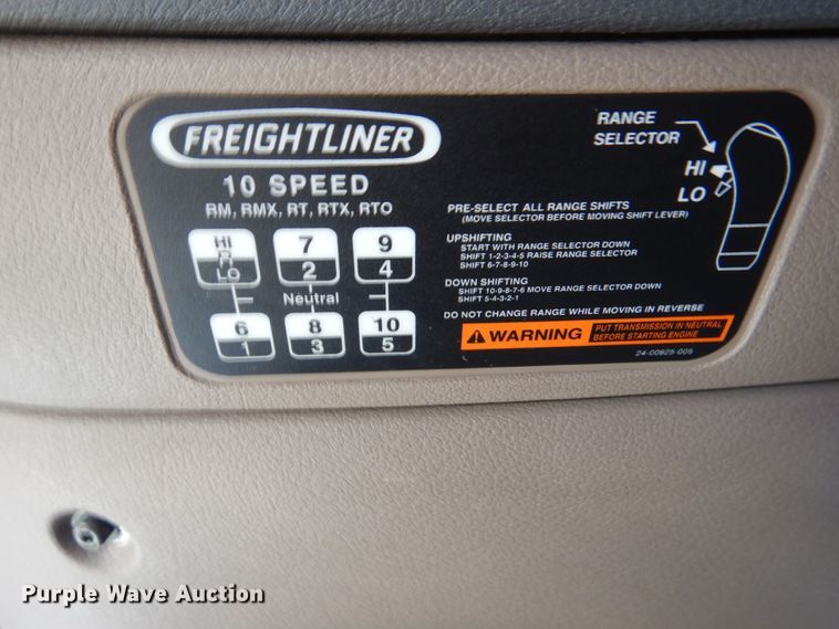 image for item JY9835 2014 Freightliner Cascadia 125  semi truck