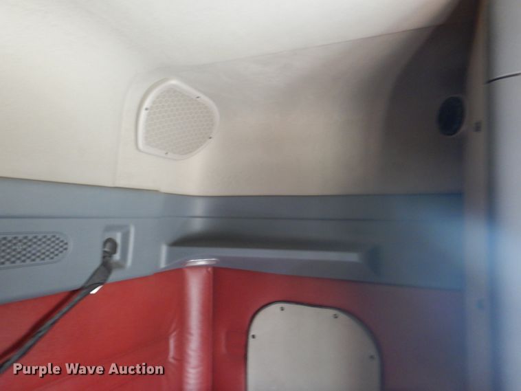 image for item JY9835 2014 Freightliner Cascadia 125  semi truck