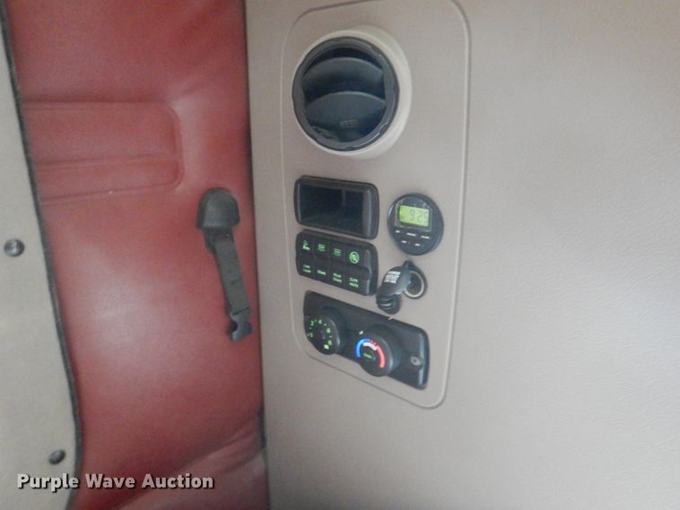 image for item JY9835 2014 Freightliner Cascadia 125  semi truck