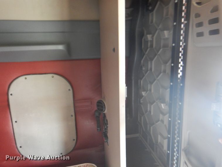 image for item JY9835 2014 Freightliner Cascadia 125  semi truck