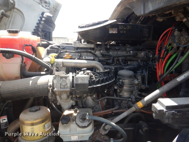 image for item JY9835 2014 Freightliner Cascadia 125  semi truck