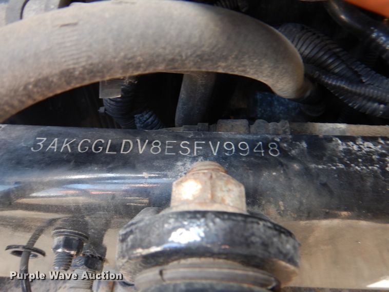 image for item JY9835 2014 Freightliner Cascadia 125  semi truck