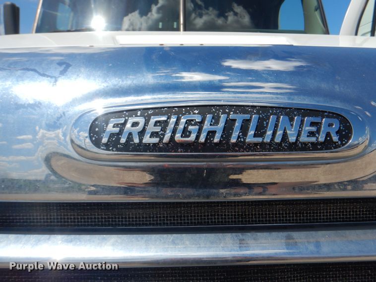 image for item JY9835 2014 Freightliner Cascadia 125  semi truck