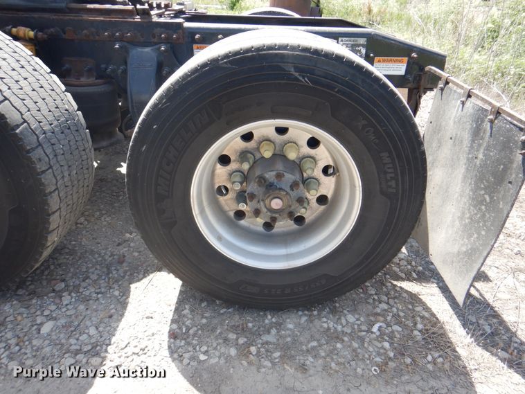 image for item JY9835 2014 Freightliner Cascadia 125  semi truck