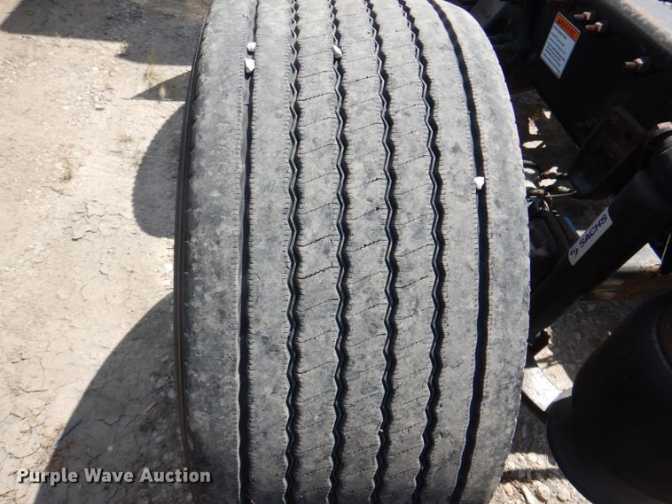 image for item JY9835 2014 Freightliner Cascadia 125  semi truck