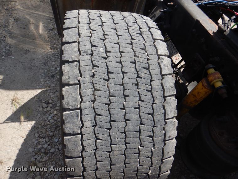 image for item JY9835 2014 Freightliner Cascadia 125  semi truck