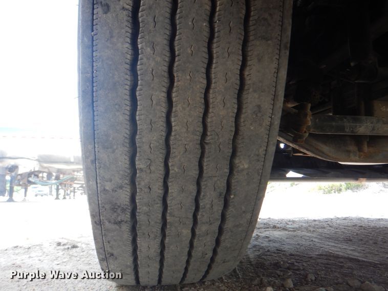 image for item JY9835 2014 Freightliner Cascadia 125  semi truck