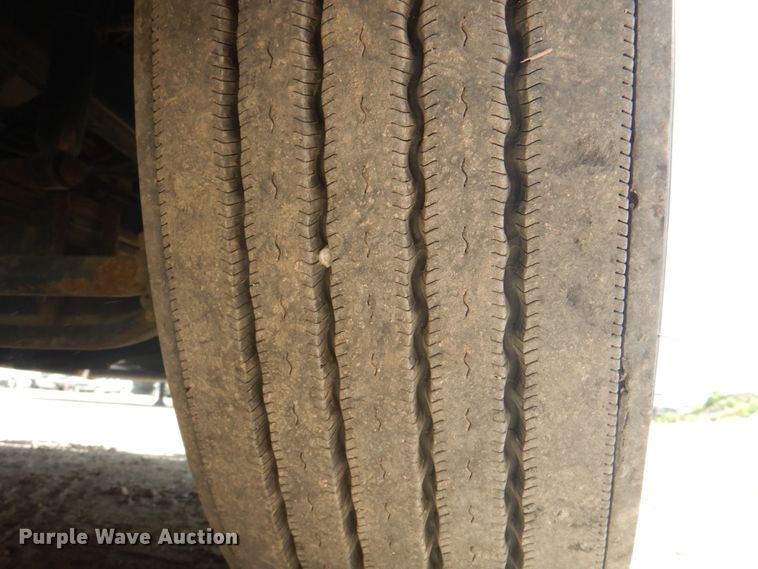 image for item JY9835 2014 Freightliner Cascadia 125  semi truck