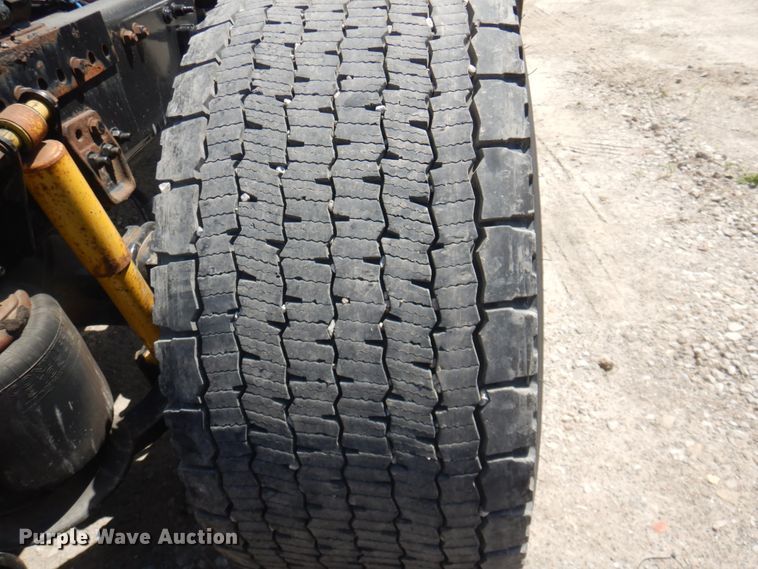 image for item JY9835 2014 Freightliner Cascadia 125  semi truck