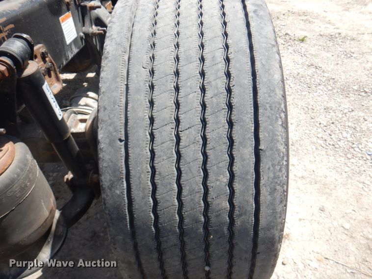 image for item JY9835 2014 Freightliner Cascadia 125  semi truck