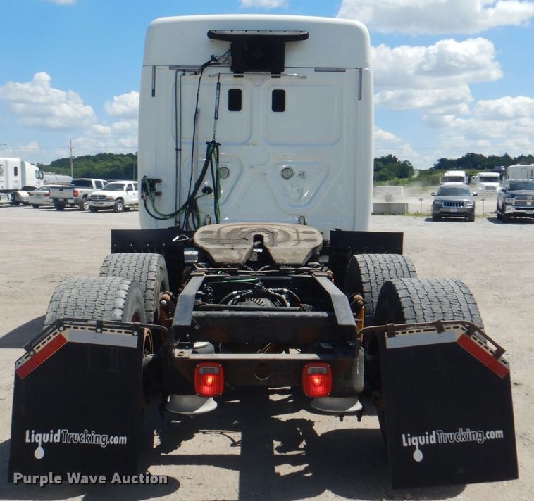 image for item JY9836 2014 Freightliner Cascadia 125  semi truck